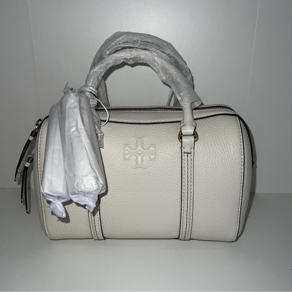 stacy_obrien's tweet photo. So good I had to share! Check out all the items I'm loving on @Poshmarkapp from @Mitch06250697 #poshmark #fashion #style #shopmycloset #toryburch: https://t.co/FIDCMnHMnP https://t.co/rP4UqPaBsE