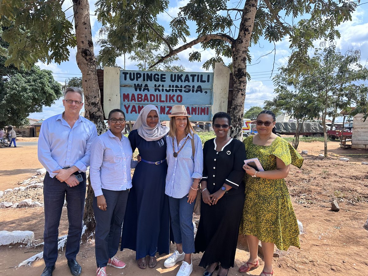 UKinTanzania's tweet photo. Tanga 📍

Today @AliciaH_1 &amp; @HelenGrantMP visited Manga Primary School 📚

Meeting dedicated teachers &amp; engaged students through our #ShuleBora program was truly inspiring 💡

The 🇬🇧 remains a committed &amp; long-standing partner in 🇹🇿 education 🤝

#RightsFreedomPotential https://t.co/pcjwKxSx8P