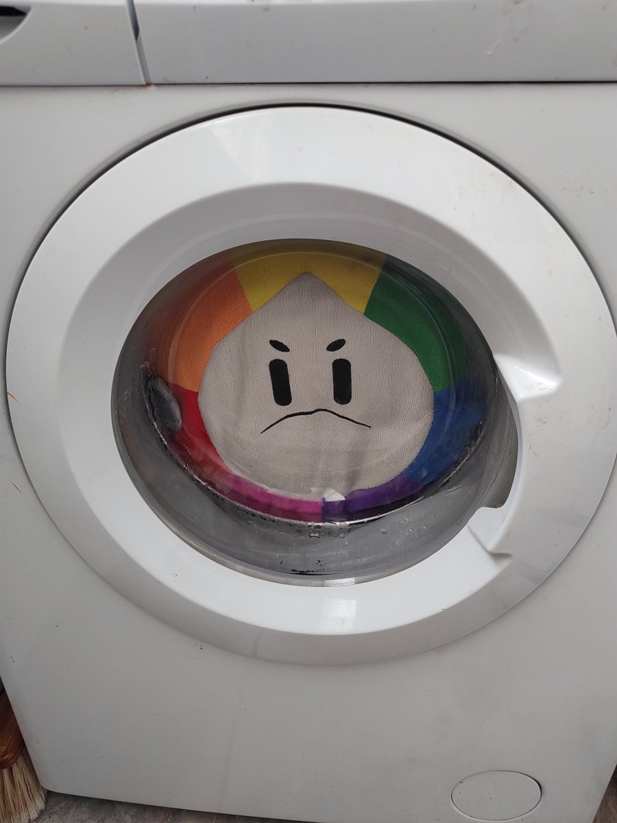 nanita_885's tweet image. Algo me dice que no le gustó que lo lave #preguntados