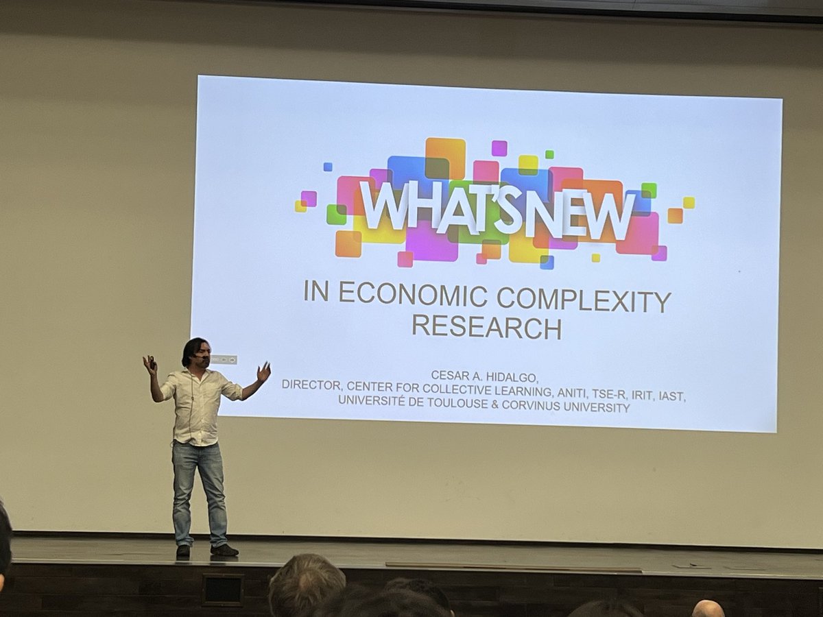 ronaldomenezes's tweet photo. @cesifoti starting his talk about #EconomicComplexity here we @netsci2023. https://t.co/6EZC8ScqkT