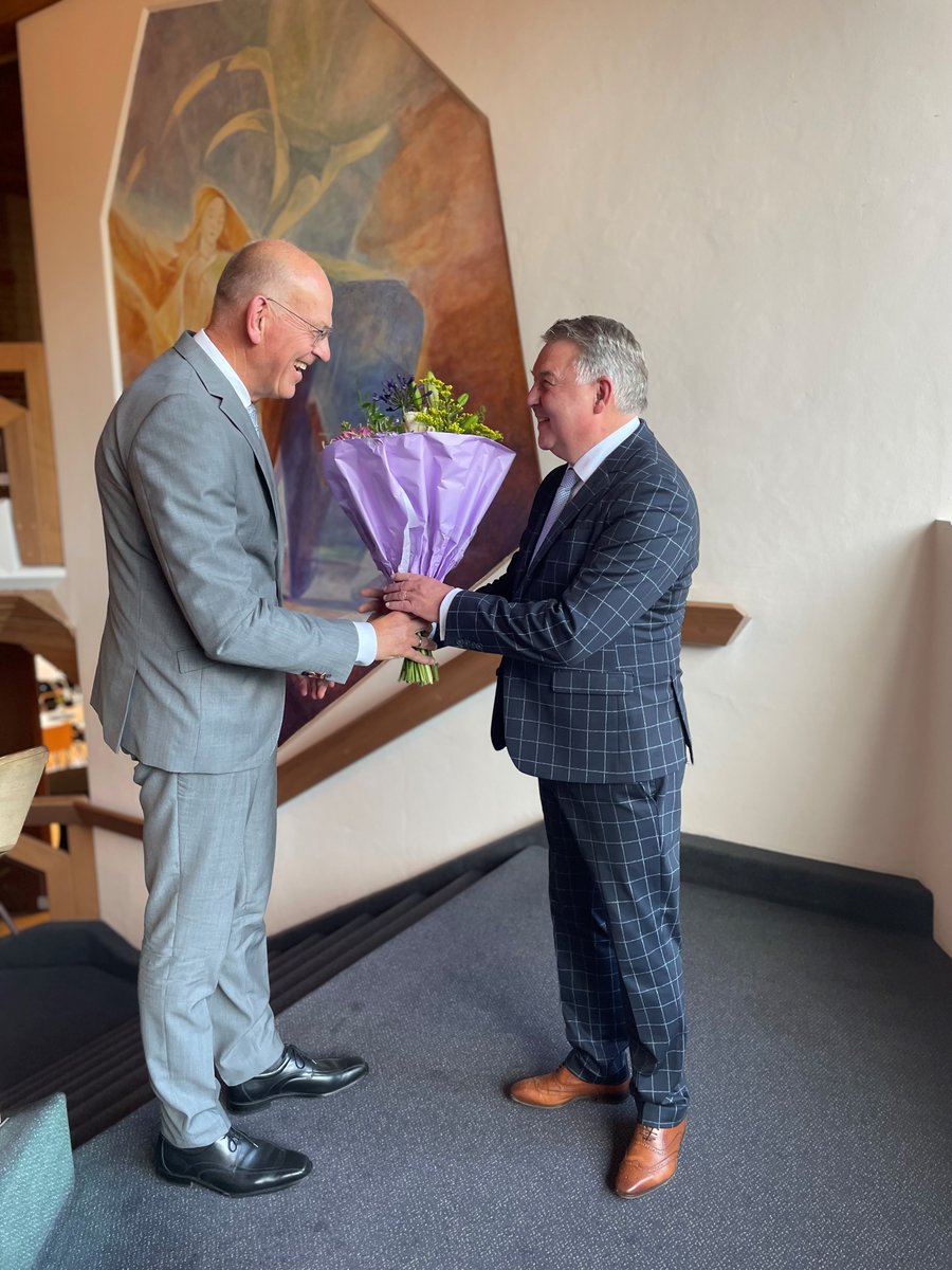 𝗚𝗲𝗺𝗲𝗲𝗻𝘁𝗲𝗿𝗮𝗮𝗱 𝗢𝗺𝗺𝗲𝗻 𝘄𝗶𝗹 𝗵𝗲𝗿𝗯𝗲𝗻𝗼𝗲𝗺𝗶𝗻𝗴 𝗯𝘂𝗿𝗴𝗲𝗺𝗲𝗲𝘀𝘁𝗲𝗿 𝗩𝗿𝗼𝗼𝗺𝗲𝗻

De gemeenteraad van Ommen heeft op donderdag 13 juli besloten burgemeester Hans Vroomen aan te bevelen voor herbenoeming. 

Lees meer ➡️ ommen.nl/actueel/gemeen…