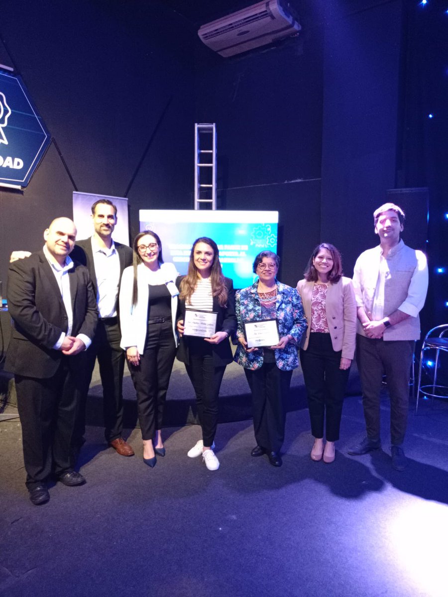 JuanParedesPY's tweet photo. Noche de reconocimiento a evaluadores de #PROINNOVA por parte del @conacytparaguay en la @ExpoMarianoPy 

#ExpoMRA2023 #Expo40Años
#innovación #empresas https://t.co/eieB1djtYV