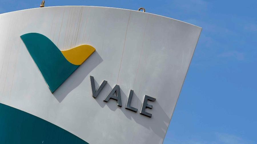 UOLNoticias's tweet photo. CPIs acusam Vale de vender ouro para fora do Brasil sem pagar royalties por pelo menos 10 anos

➡️ Para fins fiscais, o ouro foi registrado como "subproduto do cobre"; a omissão da empresa pode ter resultado numa diferença de R$ 20 bilhões na balança comercial brasileira https://t.co/UFaDau0mGR