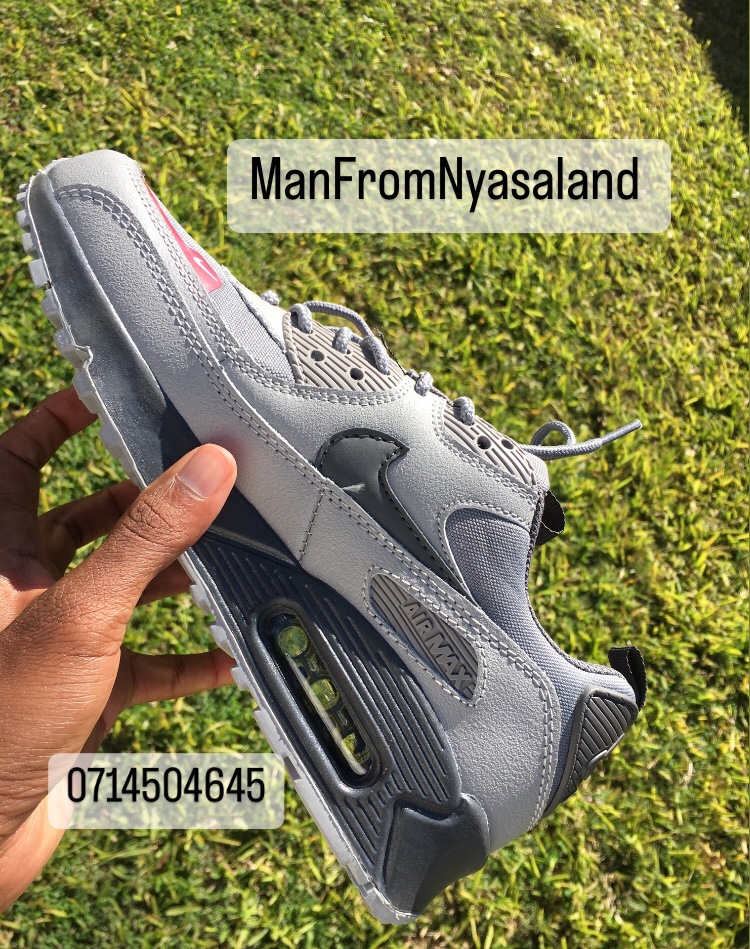 SneakersPlug_'s tweet photo. Wasup guys..l am selling these sneakers 
🏷 USD35 each
👟All sizes available 
📍Mutare
📞📲 0714504645
📦🚚Nationwide delivery at an extra fee

Kindly retweet🙏🙏 https://t.co/B87ZGHN2kh