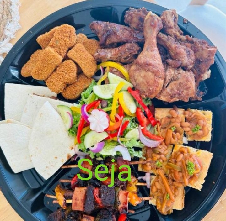 @Kgolongwana_M 'Just dropped off some delicious food orders for the #Bapedispaceawards2023. Love seeing happy tummies at the event! 🍔🌮🍕 Let's feast and celebrate in style! #FoodDeliveries #Seja