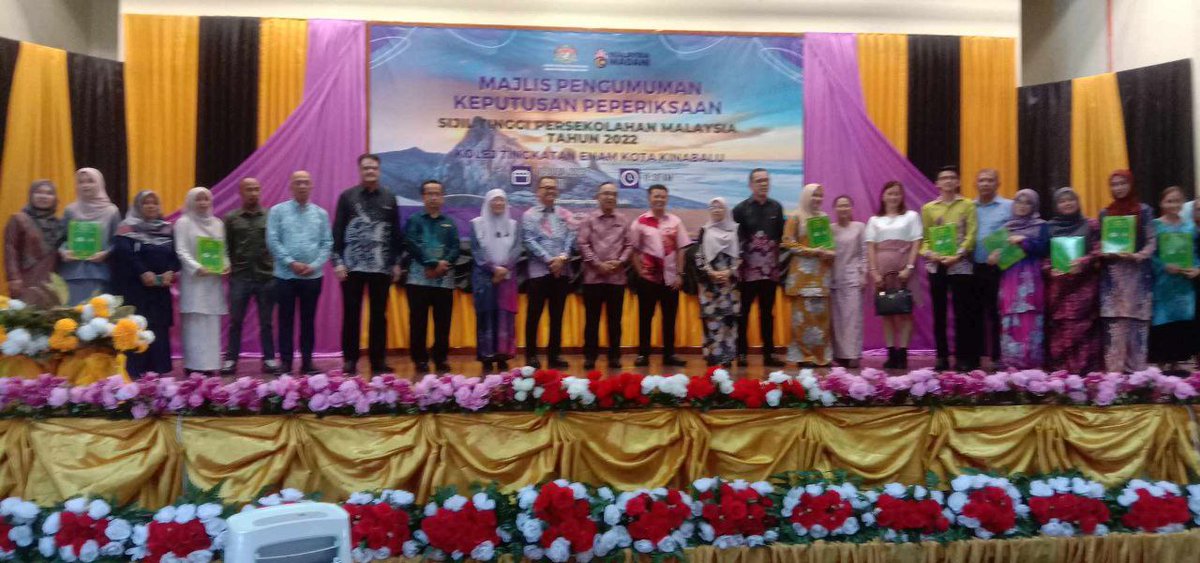 ChinGR0423's tweet photo. Majlis Pengumuman Keputusan Peperiksaan STPM Sesi 2022 Peringkat Sabah!!! Finally Got It!!!! 😭😭 https://t.co/6JBi6r41j6