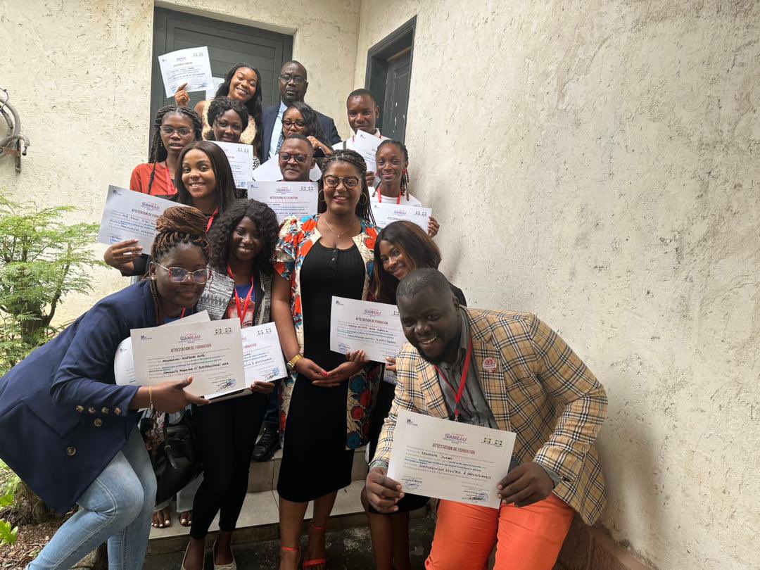 elodie_mbida's tweet photo. @Sameau1 @NaoleMedia @UNESCOGabon @REPAC_OIF @mnartgabon @JoresseEdou @Demayombojenn @La_Libreville [Retour en images : Atelier #SAMEAU 2023]

Merci aux responsables communication, aux professionnels des médias, aux promoteurs d’agences, aux étudiants et aux blogueurs venus de 5 provinces du Gabon pour assister à ma session de renforcement des capacités en #cominstit. https://t.co/g1hs9S3ZIe