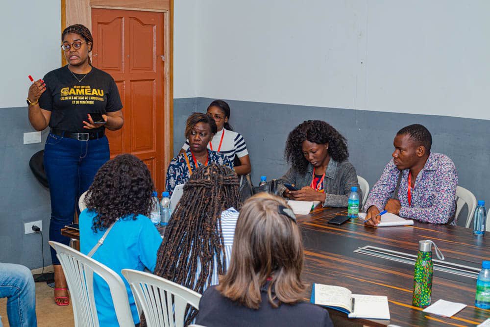 elodie_mbida's tweet photo. @Sameau1 @NaoleMedia @UNESCOGabon @REPAC_OIF @mnartgabon @JoresseEdou @Demayombojenn @La_Libreville [Retour en images : Atelier #SAMEAU 2023]

Merci aux responsables communication, aux professionnels des médias, aux promoteurs d’agences, aux étudiants et aux blogueurs venus de 5 provinces du Gabon pour assister à ma session de renforcement des capacités en #cominstit. https://t.co/g1hs9S3ZIe