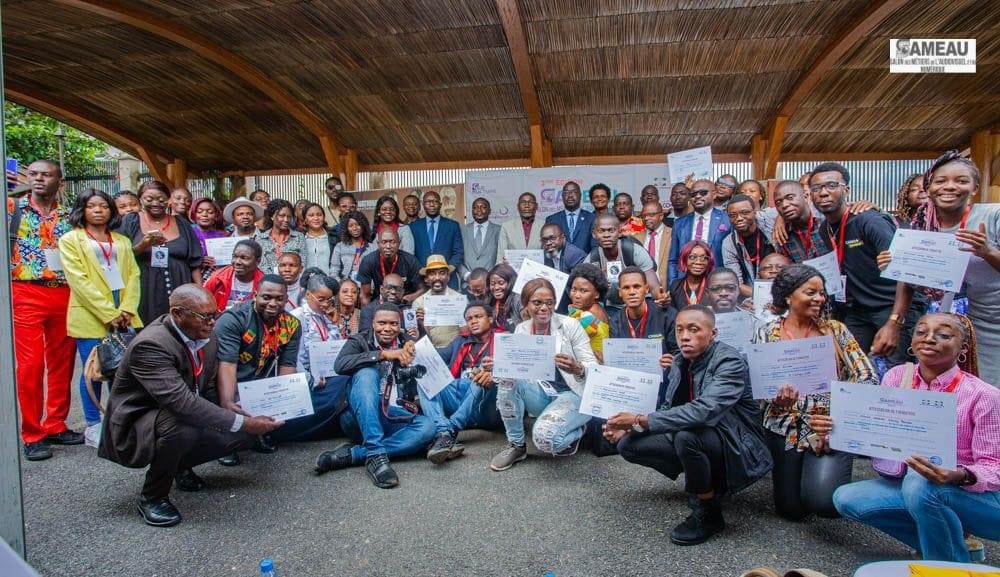 elodie_mbida's tweet photo. @Sameau1 @NaoleMedia @UNESCOGabon @REPAC_OIF @mnartgabon @JoresseEdou @Demayombojenn @La_Libreville [Retour en images : Atelier #SAMEAU 2023]

Merci aux responsables communication, aux professionnels des médias, aux promoteurs d’agences, aux étudiants et aux blogueurs venus de 5 provinces du Gabon pour assister à ma session de renforcement des capacités en #cominstit. https://t.co/g1hs9S3ZIe