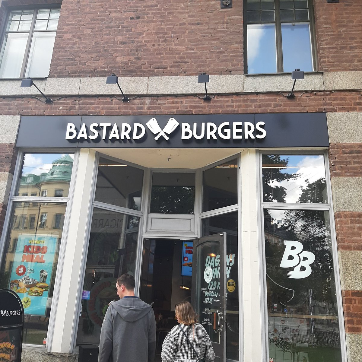 liambstanley's tweet photo. Yes this is a real chain in Sweden. 
Now imagining Sean Bean doing adverts for them! https://t.co/K1JmMiwGSa