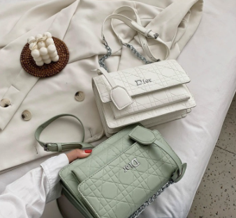 BaratinhosB's tweet photo. •Bolsa Dior https://t.co/bPG7ov0ncq #ShopeeBR https://t.co/AgsGCm6GPH