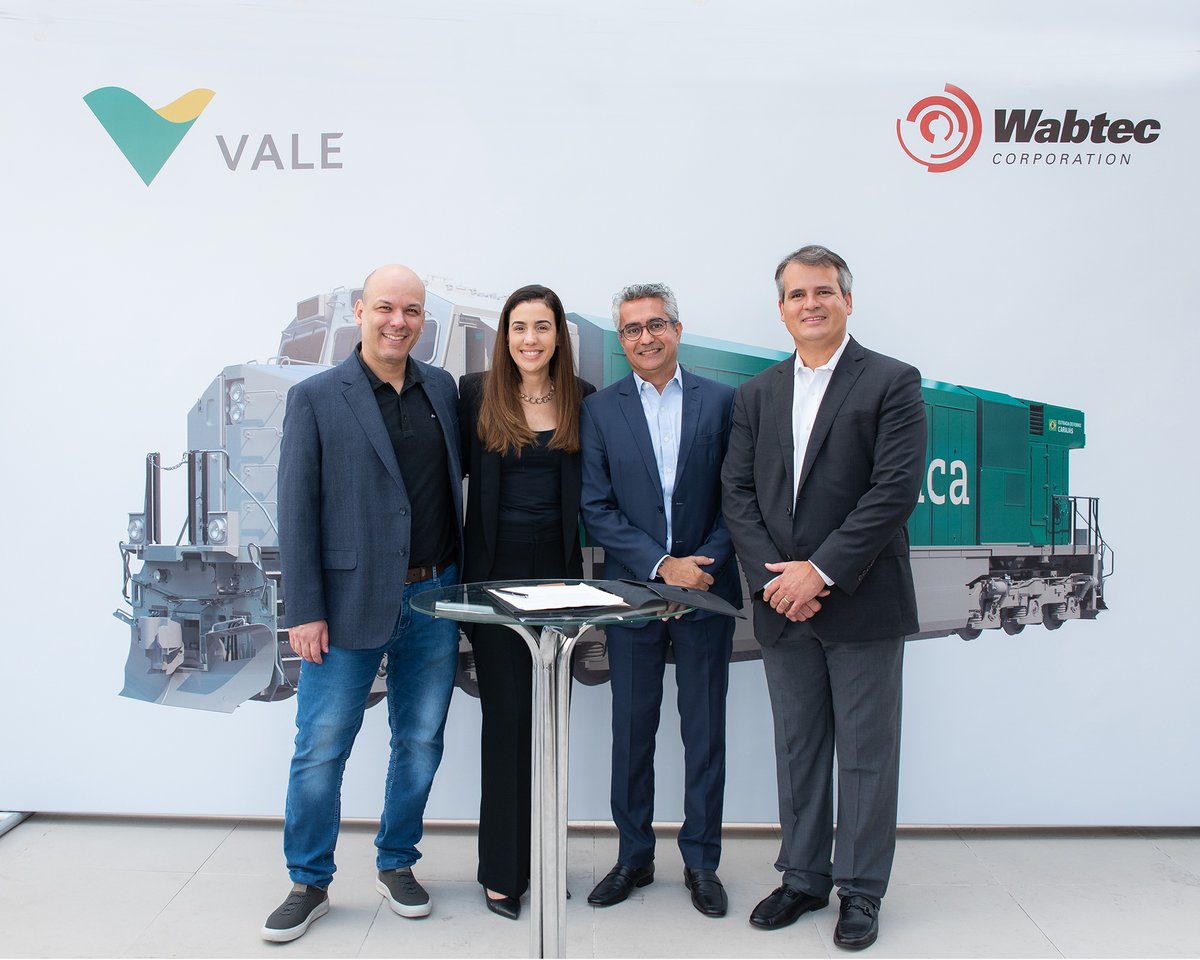 im_mining's tweet photo. Vale and Wabtec have signed a decarbonisation deal that includes an order for three of Wabtec’s FLXdrive battery locos and a collaboration to test ammonia as a potential clean, alternative to diesel fuel | https://t.co/Y4Xe8jhFle @valeglobal @WabtecCorp #FLXdrive #ammoniapower https://t.co/VITjtxwodh
