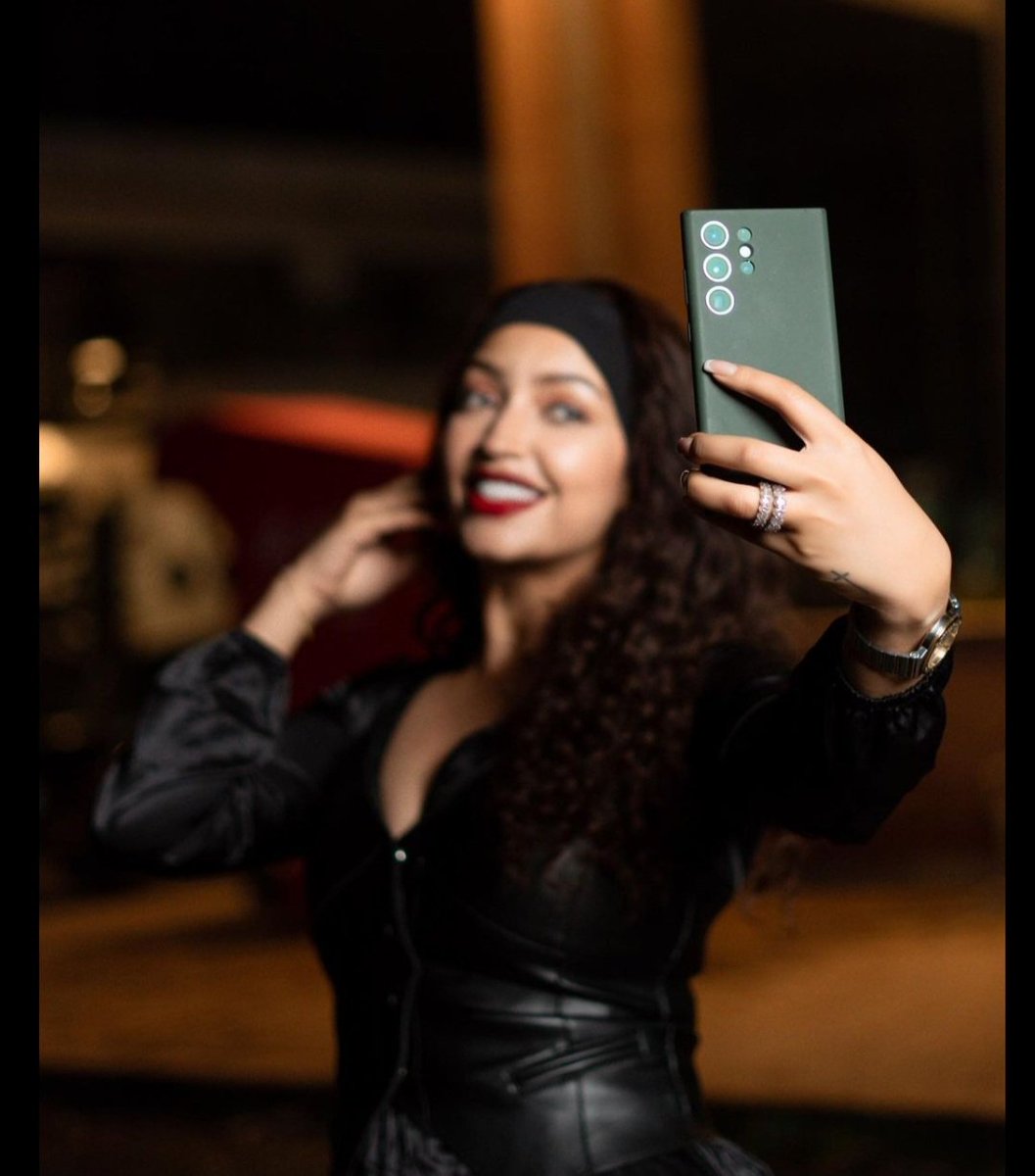 hanan_tarq's tweet photo. Close your eyes, make a wish, and whisper good night. 😘
.
.
@samsungethiopia

 #sharetheepic #s23ultra https://t.co/XfLphuqQwQ