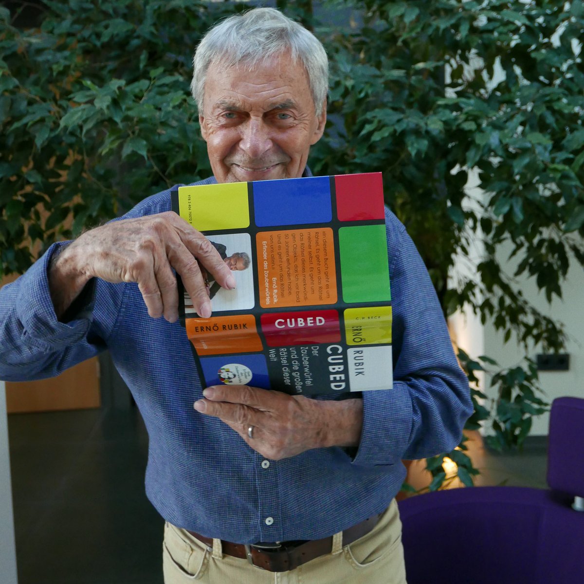 Happy Birthday to our inventor Ernő Rubik ! 

Let’s celebrate Ernő today and reply with your birthday wishes and Rubik’s memories ! 🧩🎉

#RubiksCube #ErnőRubik #ErnoRubik #TwistTurnLearn