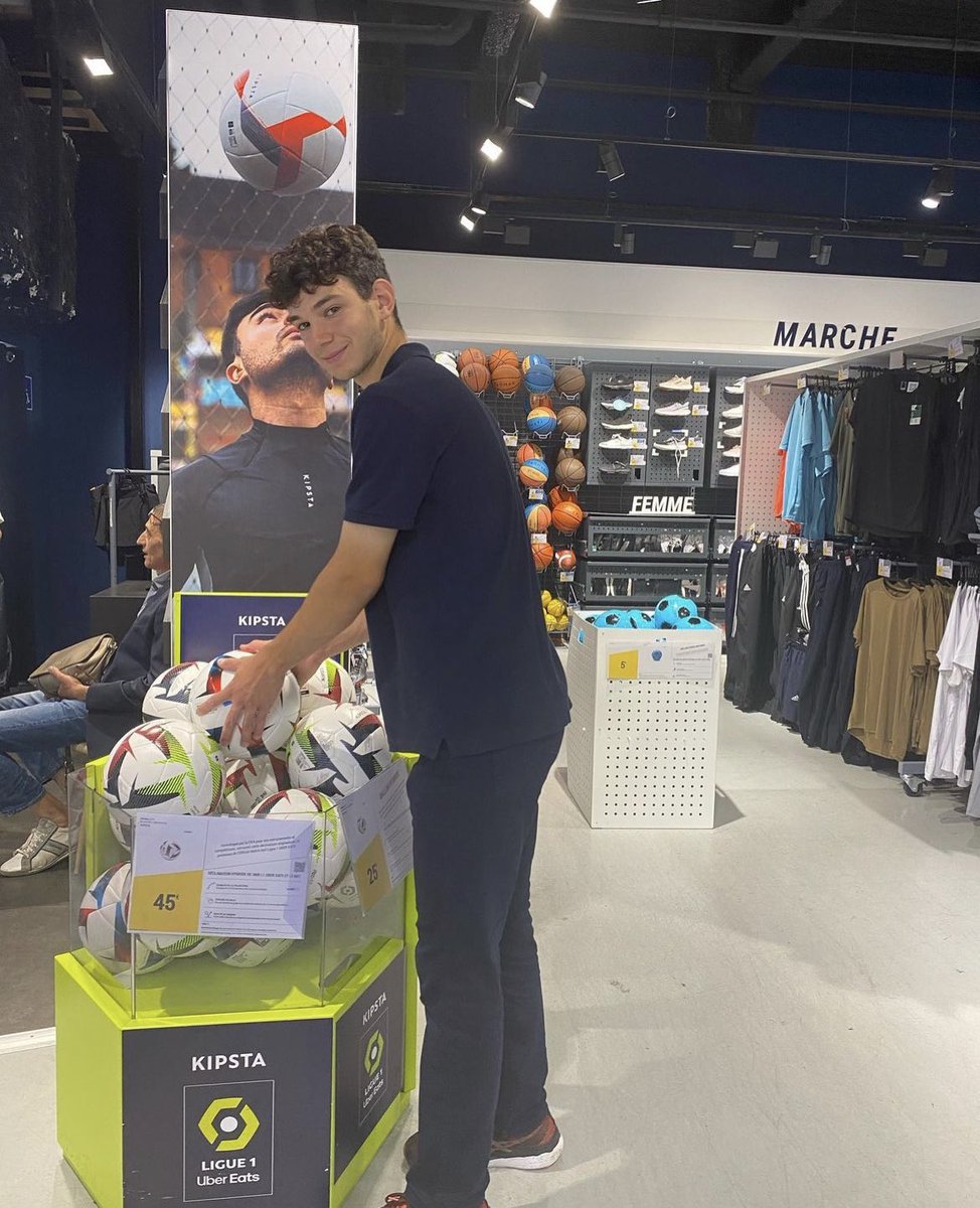 stamp_travel's tweet photo. It looks like everything worked out for these students during their work experience trip to Lille 🇫🇷💪🏼😂 #workexperience #workabroad #LanguageLearning #FrenchStudy #KeySkills #workout #work https://t.co/DxGFlNd3fQ