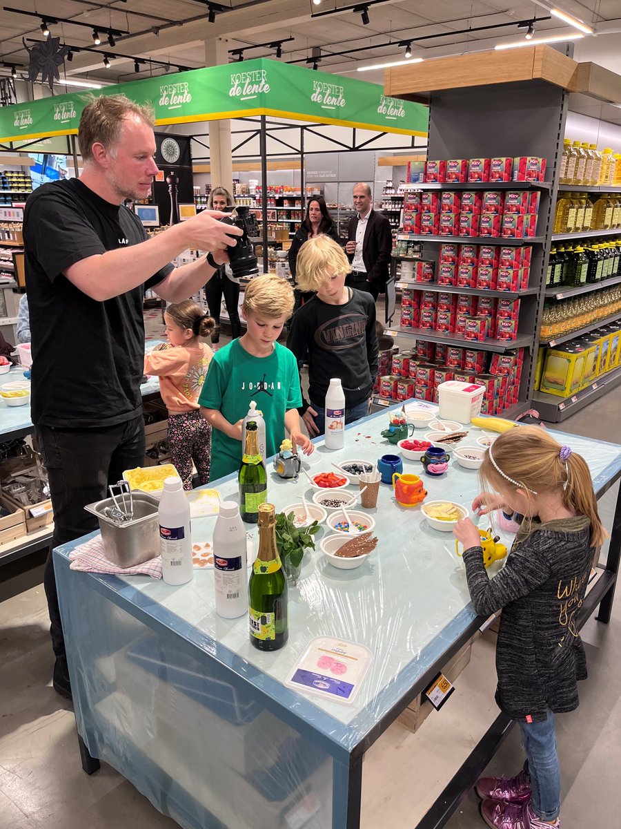 Philip van den Brand tweet media