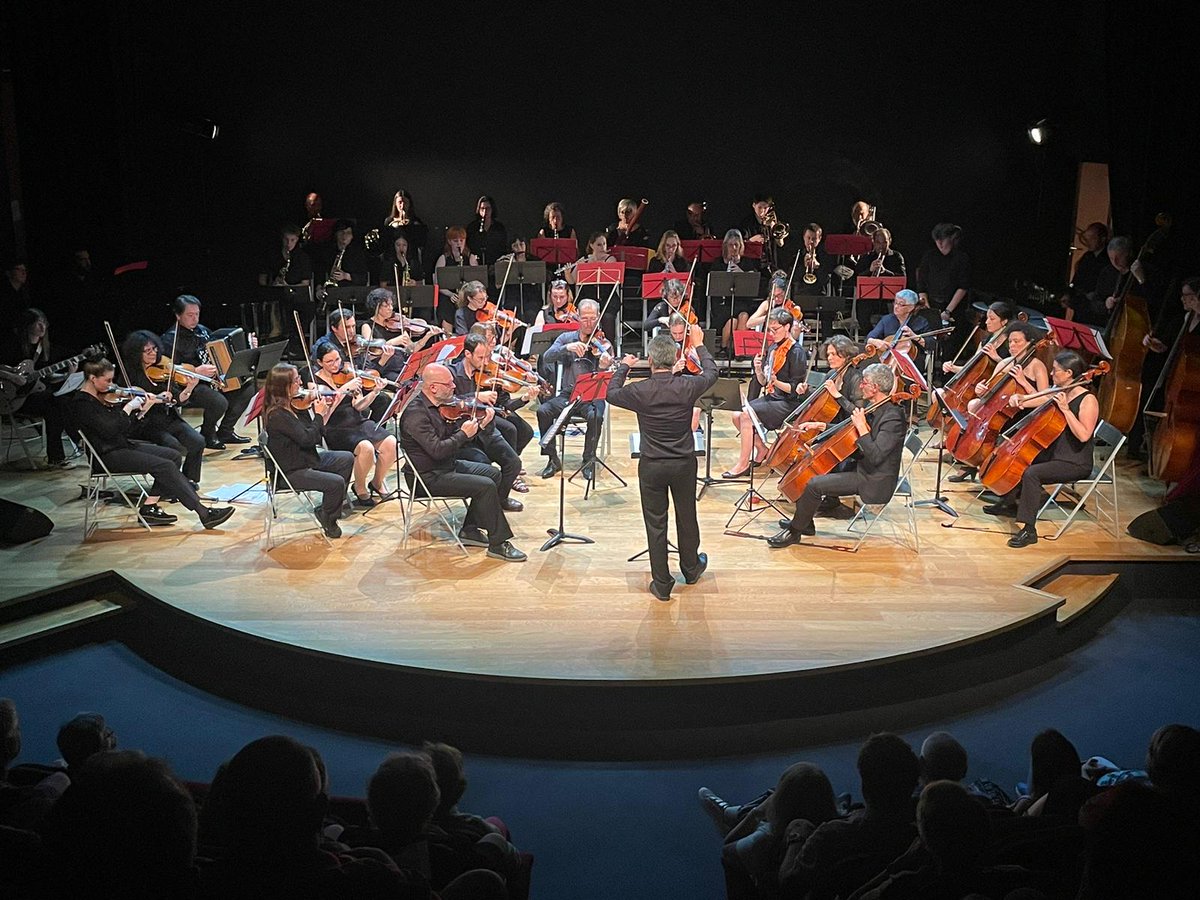 Univ_St_Etienne's tweet photo. 4 soirées, 2 campus, plus de 350 artistes et 40 évènements, 3200 spectateurs 👉 l'édition 2023 du #FESTU s'est achevée il y a un mois et quelle réussite !  Spectateurs, artistes, bénévoles, partenaires, nous tenons à vous remercier à nouveau🤩
#festival #université #saintetienne https://t.co/3BzOMJiv0o