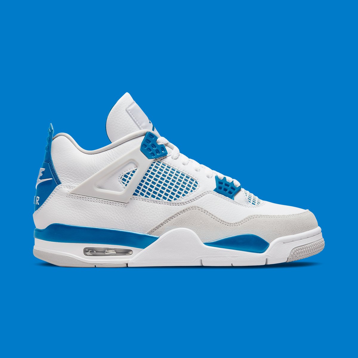 May 2024

The Air Jordan 4 "Military Blue" returns... 💙