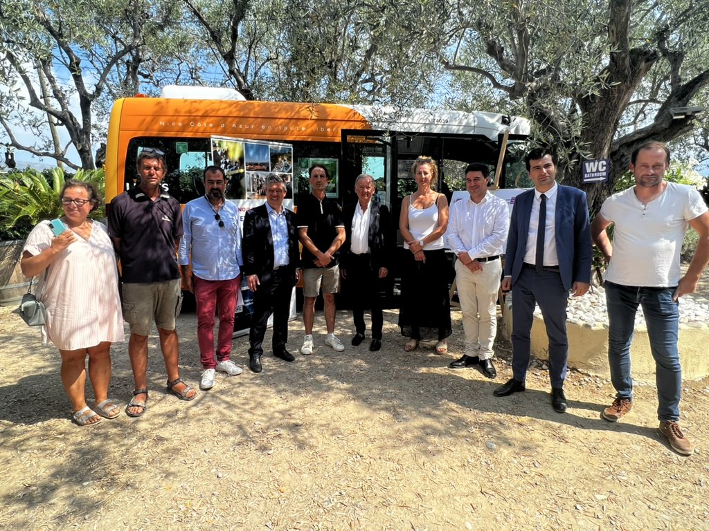 laurentchamp's tweet photo. 🍷 Nous inaugurons ce matin la Navette « Vignobles de Bellet » au départ de Magnan à 20m du tram L2, jusqu’au 26 août.
🚎Un départ toutes les 1h20 pour goûter à l’excellence des vins de #Bellet et se laisser envoûter par la magie de notre terroirs
#explorenicecotedazur #vins https://t.co/RSEWo31ejF