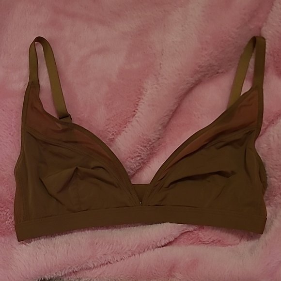 So good I had to share! Check out all the items I'm loving on <a href="/Poshmarkapp/">Poshmark</a> from <a href="/KristinSotelo/">kristin sotelo</a> <a href="/itsaposhibility/">christina fernandez</a> <a href="/JeanneRees4/">Jeanne Rees</a> #poshmark #fashion #style #shopmycloset #loft #parade: posh.mk/niRYwqWFoBb