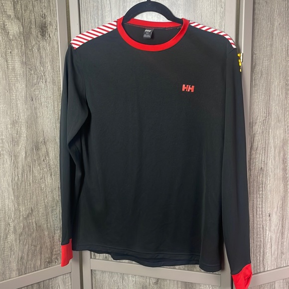 revivals_s's tweet photo. So good I had to share! Check out all the items I'm loving on @Poshmarkapp #poshmark #fashion #style #shopmycloset #hellyhansen #newera: https://t.co/3J7GtLCgnu https://t.co/xavHYW060X