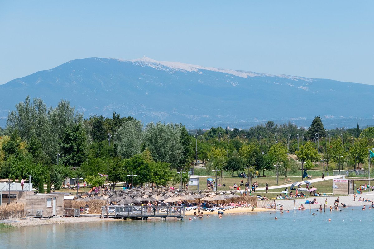 Pour cet été, le Lac de #Monteux #Provence vous propose : 
- des soirées animées : concerts, cinéma
- des séances de sport gratuites 
- de la farniente et de la gourmandise 
- des intrigues en famille  
Programme complet : cutt.ly/bwoyvpPK
#tourisme #sorties #Vaucluse