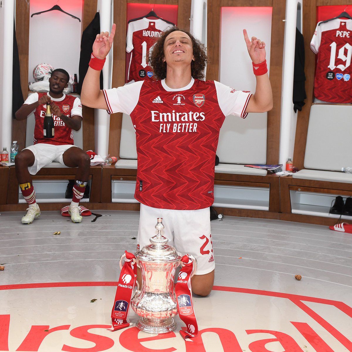David Luiz after Arsenal beat Chelsea in the FA Cup final in 2020😍💉