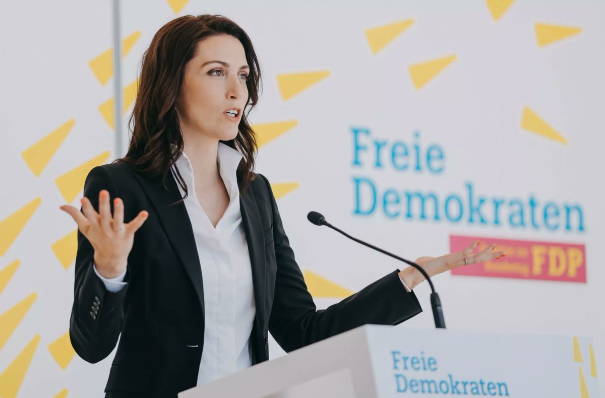 Der #Gender Pay Gap liegt in Deutschland 5,3% über dem europäischen Durchschnitt. Wie die Politik reagieren muss? -Ein Kommentar der frauenpolitischen Sprecherin der #FDP
<a href="/nicole_ae_bauer/">Nicole Bauer MdB</a>

bagarbeit.de/themen/news/wi…