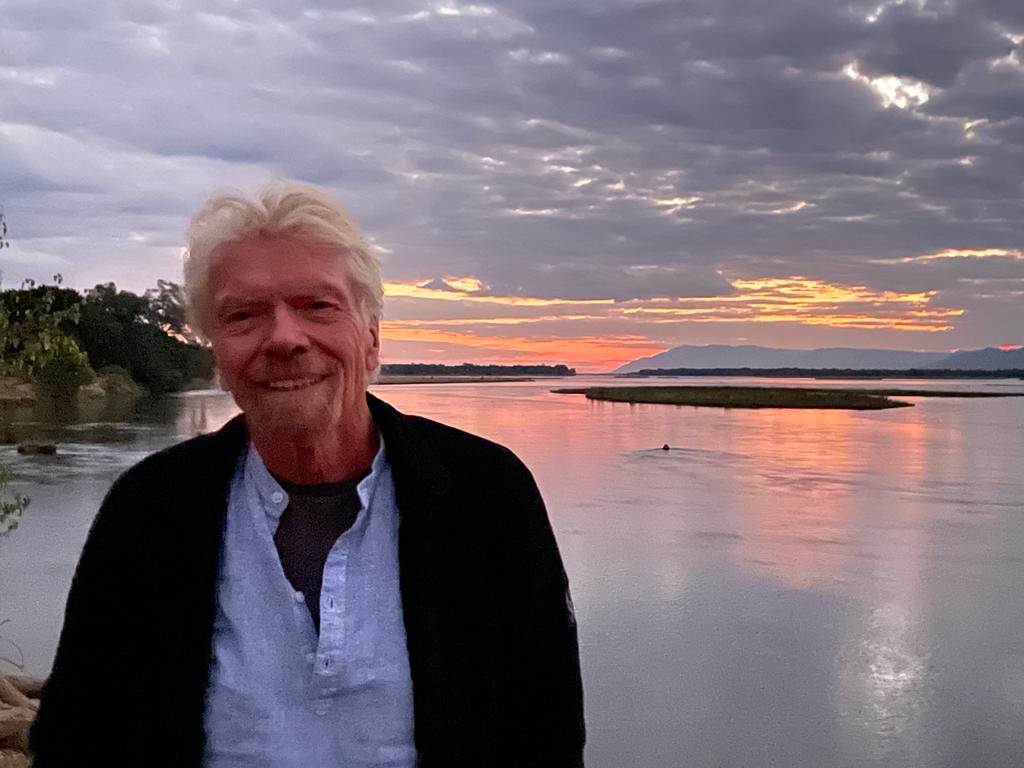 richardbranson's tweet photo. Canoeing down the Zambezi River – from hippos to elephants, an incredible conservation trip: https://t.co/jecvW7NfCN https://t.co/mo7Myq2gqB