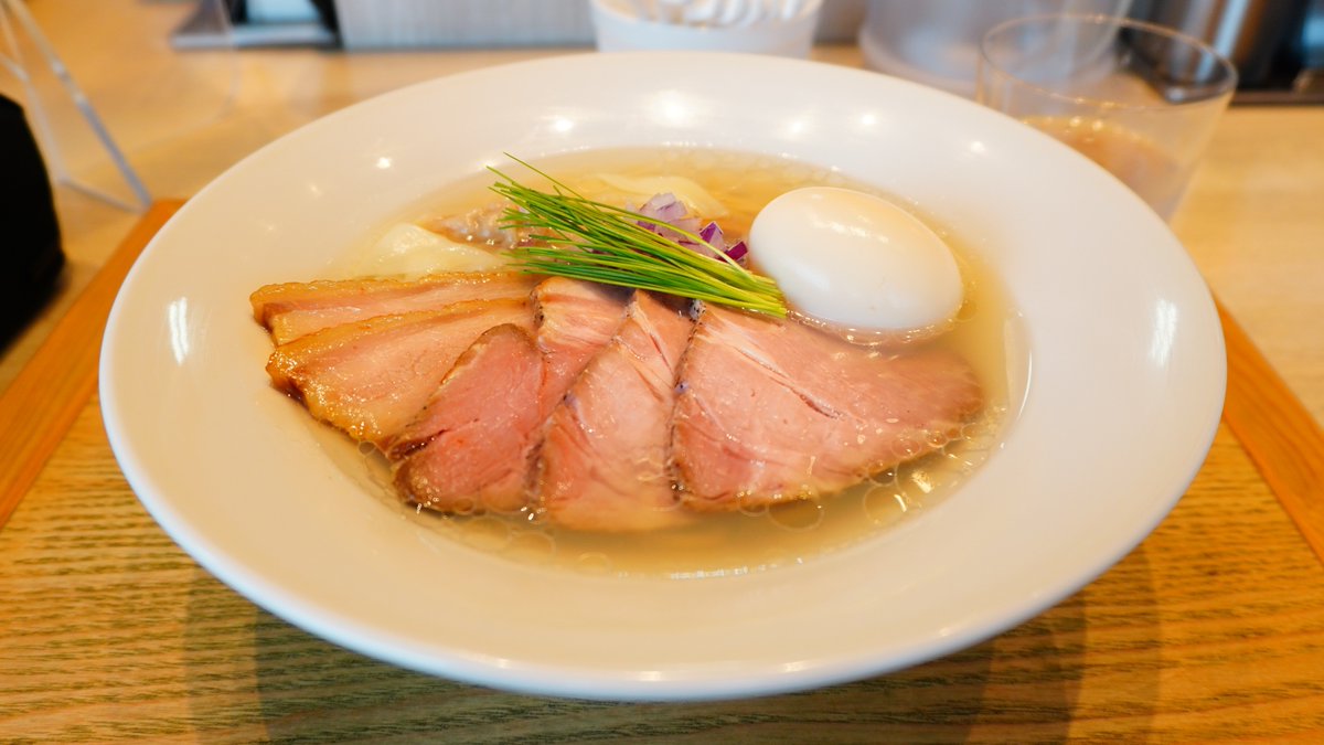 piroripo_dq10's tweet photo. 宍道湖しじみ中華蕎麦 琥珀 東京本店＠雑色

「特製中華蕎麦＜塩＞」を👆

蜆の旨味がジワ〜ッと押し寄せる極上の逸杯🍜✨💮
超絶ヤヴァ旨昇天〜👼ゴチでしたぁ〜🙌🙇 https://t.co/jY1sVhyHXG