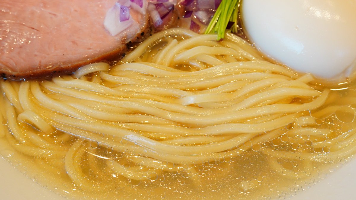piroripo_dq10's tweet photo. 宍道湖しじみ中華蕎麦 琥珀 東京本店＠雑色

「特製中華蕎麦＜塩＞」を👆

蜆の旨味がジワ〜ッと押し寄せる極上の逸杯🍜✨💮
超絶ヤヴァ旨昇天〜👼ゴチでしたぁ〜🙌🙇 https://t.co/jY1sVhyHXG