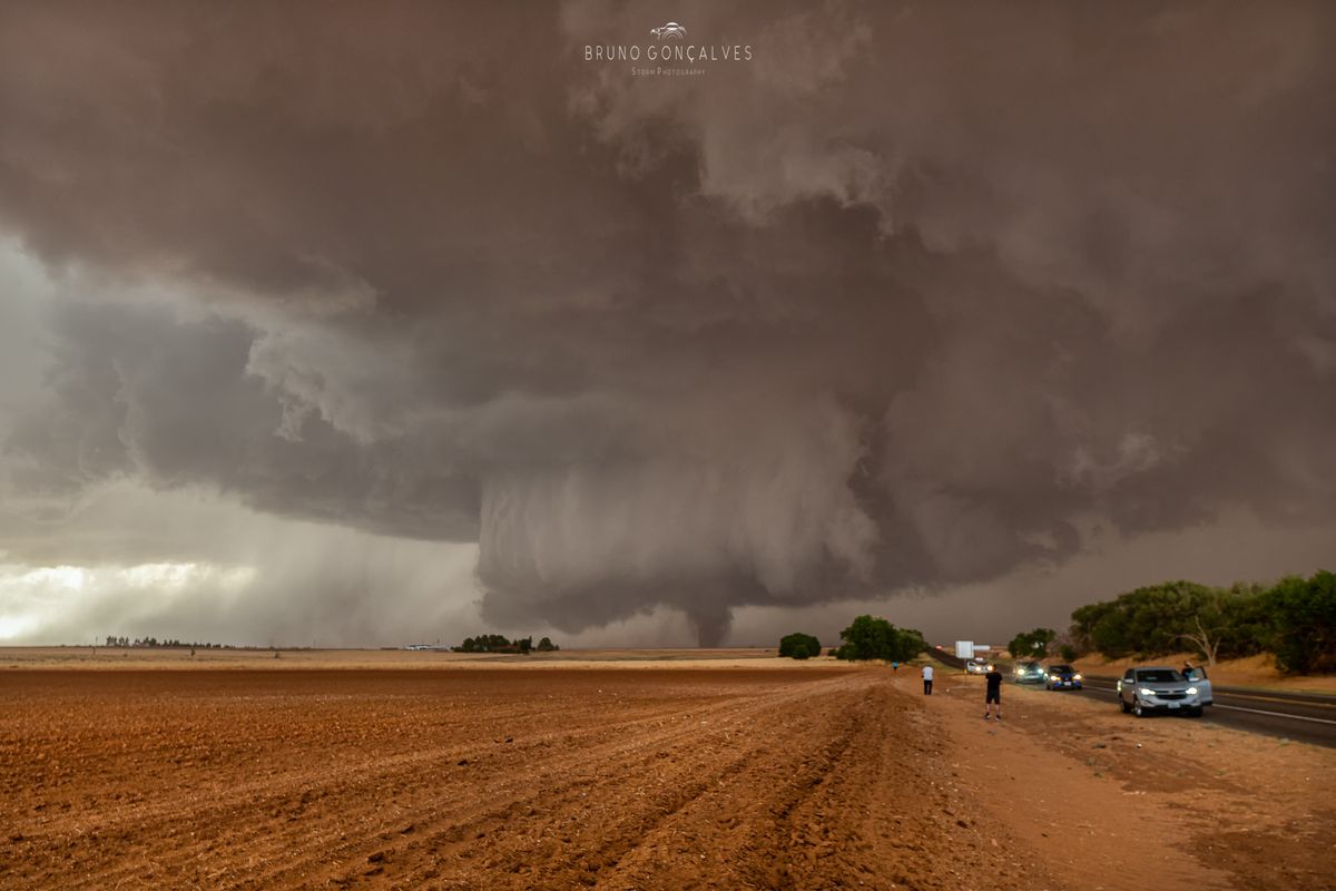 Member’s Spotlight ~ Bruno Gonçalves <a href="/ExtremAtmosfera/">Bruno Gonçalves</a>

Bruno won the June photography contest
Take a moment to explore more of his stunning work at ~ stormhour.com/bruno-goncalve…

#StormHour #ThePhotoHour