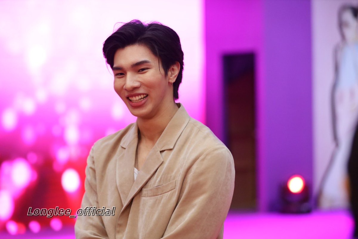 longshilee's tweet photo. @LongshiLee7 🙇🏻🤍
#Asiafashionshowxlonglee
#longlee
#longshilee 
#หล่งลี
#Asiafashionshow 
#sizel
#亚洲时尚展
#PAINKILLERatelier #painkillerclan https://t.co/VKEO708W8V