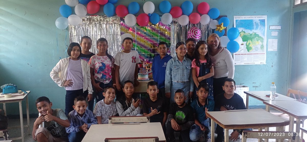 yarit2923's tweet photo. @victortorrealba buen día felicitaciones a los niños de la escuela cerritos blanco II, sección D, rumbo al 6to grado, en especial Adrián Parra https://t.co/FW7k8hSWKw