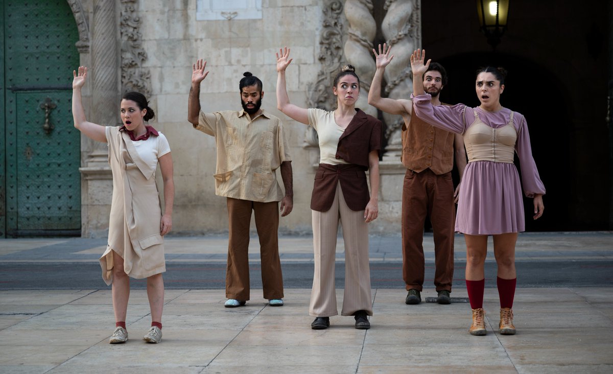 LpaCultura's tweet photo. #27temudas🎭🎶💃
Viernes 14
📍Pl. Stagno | 19:30h. Cía Orain-Bi. «Mute»
📍Teatro Guiniguada | 20h.⏰ Mey-Ling Bisogno «Ready-Made»
📍Miller | 20h. La Fam Produccions. «Ambulant»
📍Zona Catedral | 20:30 h. Otradanza. «La Banda»
📍Pl. Santa Ana | 22h. Le G. Bistaki. «Baïna [na]» https://t.co/xM7Q49VI0i