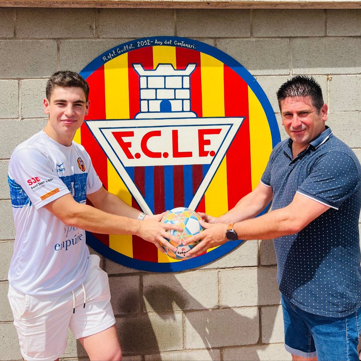 𝗕𝗘𝗡𝗩𝗜𝗡𝗚𝗨𝗧 𝗢𝗥𝗜𝗢𝗟 ‼️

Oriol Argelés arriba al Nou Miramar procedent del Juvenil A del <a href="/UEFigueres/">UE Figueres</a>. Format al futbol base del <a href="/CFPeralada/">CF Peralada</a> arriba un central/lateral intens, contundent i ràpid! 

Benvingut <a href="/OriolArgeles/">~ ORIOL ARGELÉS ~</a> ❤️💙