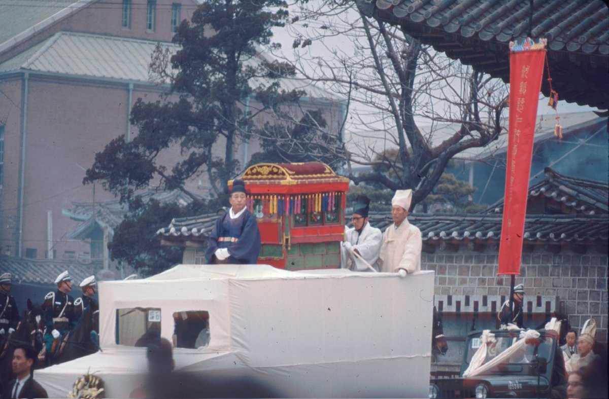 서울, 한국, [1966년 2월 13일]
순정효왕후의 장례 행렬
사진: Stephen Dreher