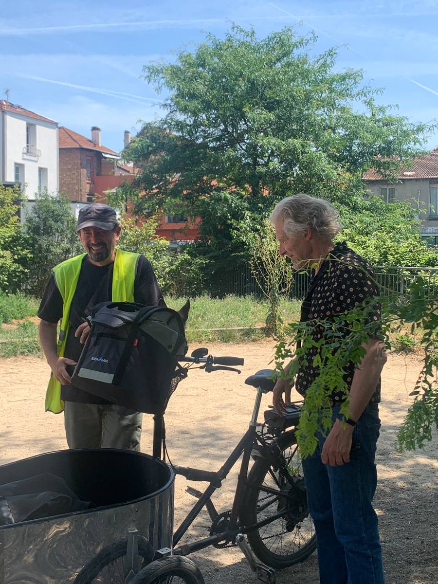 🐶ESPACE CANIN📷L’espace canin du square Frida Kahlo, a été inauguré cette semaine. C'est le 3e espace canin de #Paris20. Dans ce lieu dédié, les #chiens peuvent se promener sans laisse et courir en toute liberté dans le respect des autres animaux.