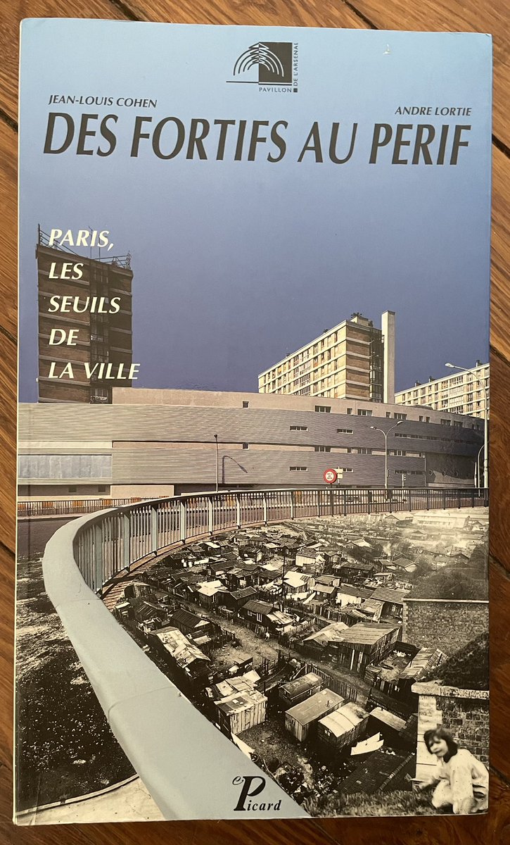 Paris s’eveille 🎈 tweet media