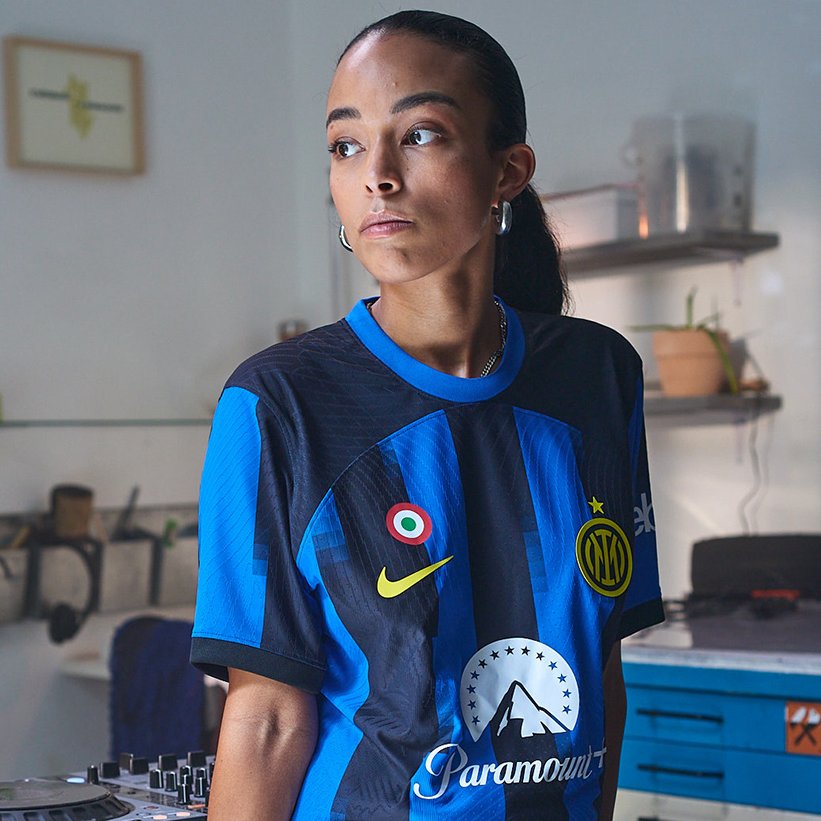Inter_en's tweet photo. Everyone on their field, everyone with their shade ⚫🔵

A city of makers 🏙️

@nikefootball #IMInter https://t.co/og4Oxi2kyA
