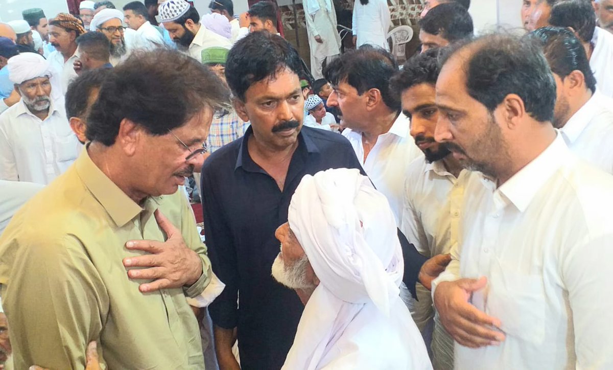 RealHanifAwan's tweet photo. یونان کشتی حادثہ 
سابق ممبر قومی و صوبائی اسمبلی ملک محمد حنیف اعوان نےیونان کشتی حادثہ میں وفات پانیوالے نواحی گاوں گوریاں کے 4 نوجوانوں  شبیر احمد،شعیب بیگ،اسد بیگ،مرزا موبین ختم قل میں شرکت اور لواحقین سے افسوس کیا https://t.co/UYZ1LtBkRE