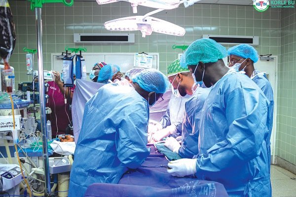 SIKAOFFICIAL1's tweet photo. On July 4 and 5, a skilled medical and surgical team at Korle Bu Teaching Hospital accomplished the historic milestone of performing the first kidney transplants in the country. 

Both male recipients are currently in the recovery phase, and the two female donors have been discharged after successful procedures. 

These critical surgeries, priced at approximately $21,000 each, not only saved lives but also serve as a testament to the exceptional proficiency and commitment of our local healthcare practitioners.