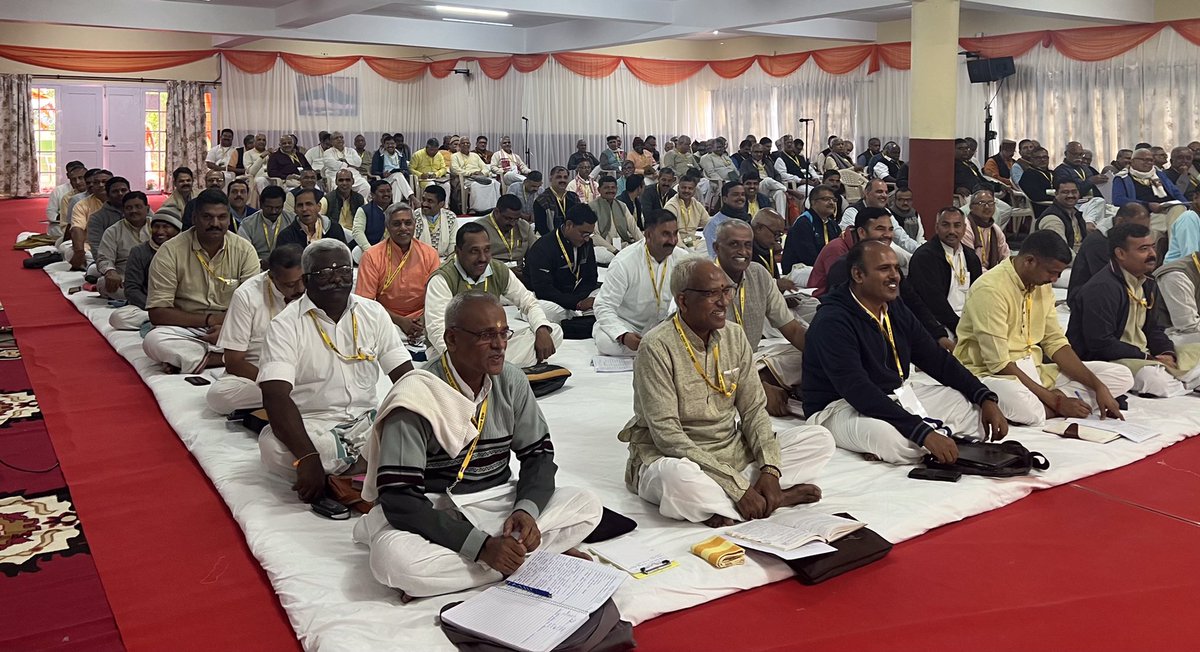 RSSorg's tweet image. राष्ट्रीय स्वयंसेवक संघ की अखिल भारतीय “प्रांत प्रचारक बैठक” आज ऊटी (जिला नीलगिरी), तमिलनाडु में आरम्भ हुई। यह बैठक 15 जुलाई सायं 6 बजे तक चलेगी। बैठक में पूजनीय सरसंघचालक डॉ. मोहन जी भागवत, माननीय सरकार्यवाह दत्तात्रेय होसबाले जी के साथ सभी सह सरकार्यवाह, सभी प्रांतों के प्रांत…