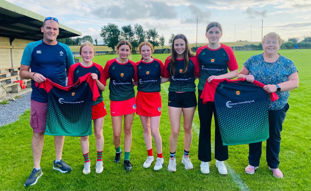 A big thank you to Dee &amp; Ray Hynes of Grianán Consulting who sponsored these training tops for U15 Camogie team and for our U14 &amp; U16 ladies football

Thanks Dee and Ray 👌