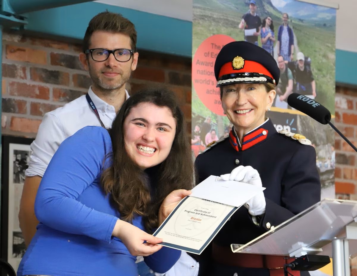 Vice Lord-Lieutenant of Shropshire, Jenny Wynn, was delighted to attend a Duke of Edinburgh awards celebration @DerwenCollege with Oswestry Deputy Mayor, Councillor Mike Isherwood and  representatives from supporting organisations.
shropshirestar.com/news/local-hub…
Credit:Shropshire Star