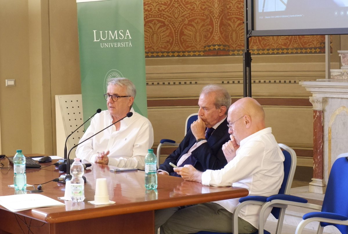 opengateitalia's tweet photo. Ieri , all' @UniLUMSA, l’evento "𝐏𝐞𝐫𝐜𝐡𝐞́ 𝐬𝐭𝐮𝐝𝐢𝐚𝐫𝐞 𝐩𝐞𝐫 𝐟𝐚𝐫𝐞 𝐢𝐥 𝐥𝐨𝐛𝐛𝐢𝐬𝐭𝐚? "
Abbiamo ascoltato le testimonianze dirette dei professionisti del settore 📸 https://t.co/pM1EzzC6Hv
