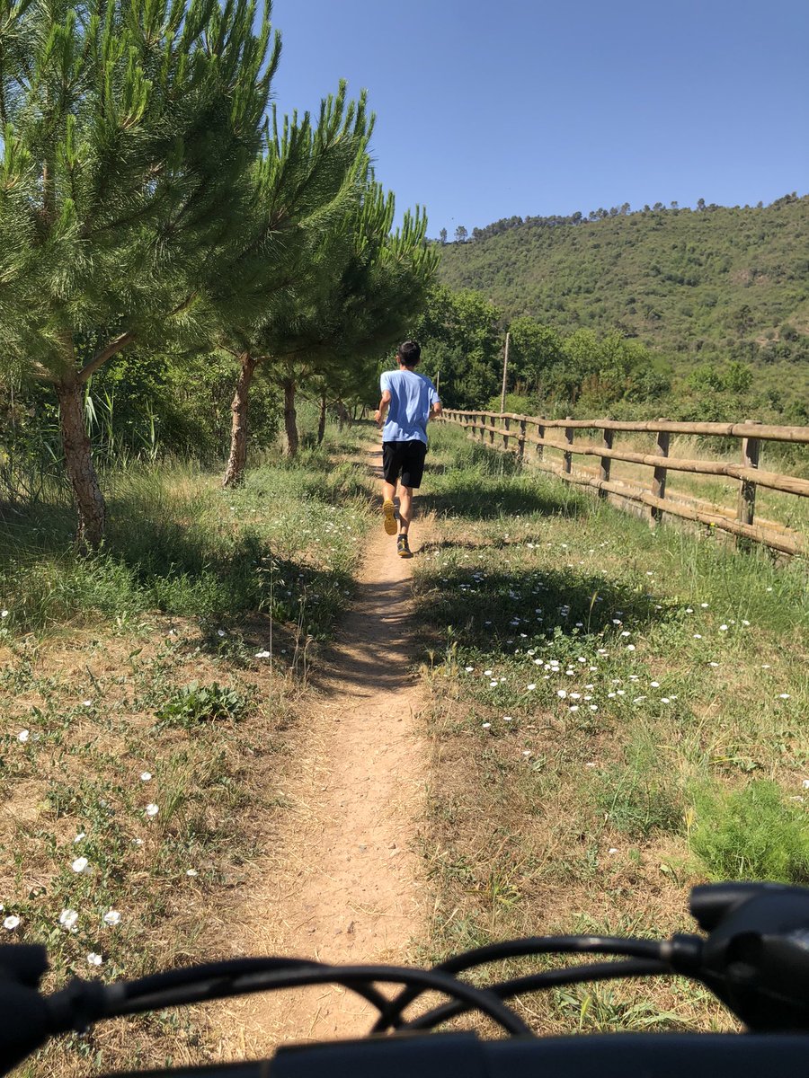 Ferraniuilaia09's tweet photo. MÀQUINA!!!
Estratosfèric.
Moments impagables: #esport, #natura, #família, #running, #pareifill…tan sols amb això immensament feliç! https://t.co/xNpFWQoldG