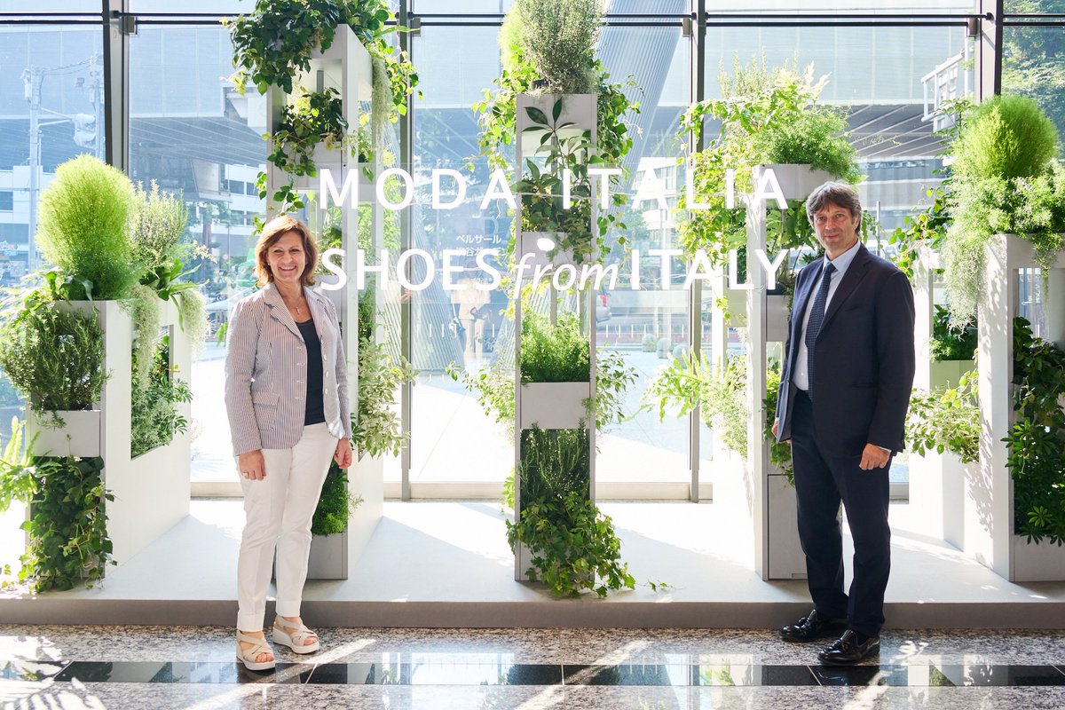 Ben 110 le aziende espositrici alle Mostre “Moda Italia” e “Shoes from Italy” a Tokyo che sono in corso.
In allegato i dati aggiornati delle esportazioni italiane verso il Giappone – settore calzaturiero.
#moda #export #calzature #shoesfromitaly #modaitalia