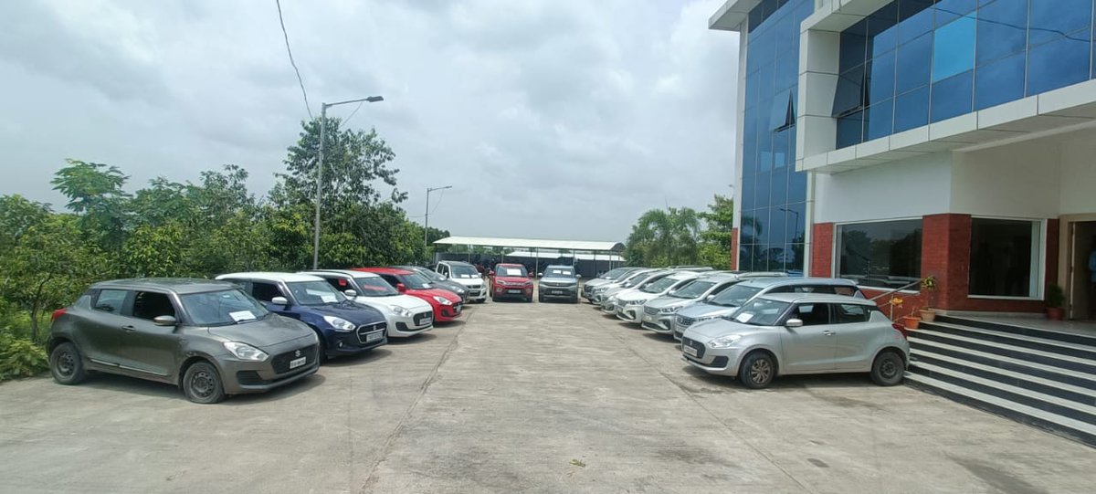 SanathnagarPs's tweet photo. Today
SOT Balanagar and Sanatnagar Police apprehended two accused involved in 5 cheating cases of tri Commissionerates. In this case accused took more then 16 vehicles(cars)  from different travel agencies on  pretext of pay the rent. In this 15 vehicles were recovered. https://t.co/xhOR0Qbt3P