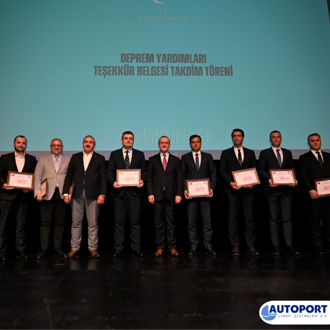 autoportlimani's tweet photo. +Desteklerinden dolayı Autoport Genel Müdürü Bilgin İşler’e Sayın Vali @SeddarYavuz tarafından teşekkür belgesi takdim edildi. Autoport Limanı olarak bu özel belgeyi almaktan gurur duyuyoruz.  Birlikte toplumumuzu daha güçlü kılmak için çalışmaya devam edeceğiz. #AutoportLimanı https://t.co/muenH6ygvV
